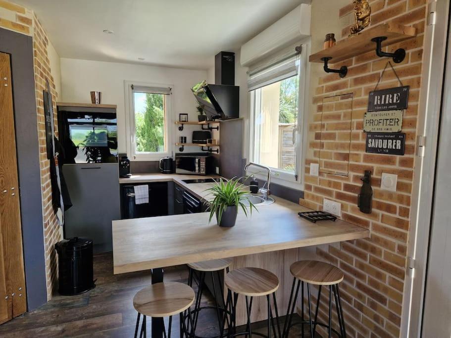 Chalet Industriel Avec Filet Et Spa Sorigny Εξωτερικό φωτογραφία