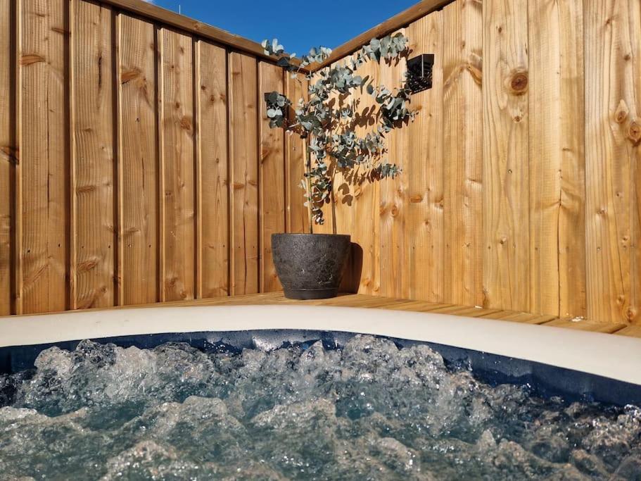 Chalet Industriel Avec Filet Et Spa Sorigny Εξωτερικό φωτογραφία