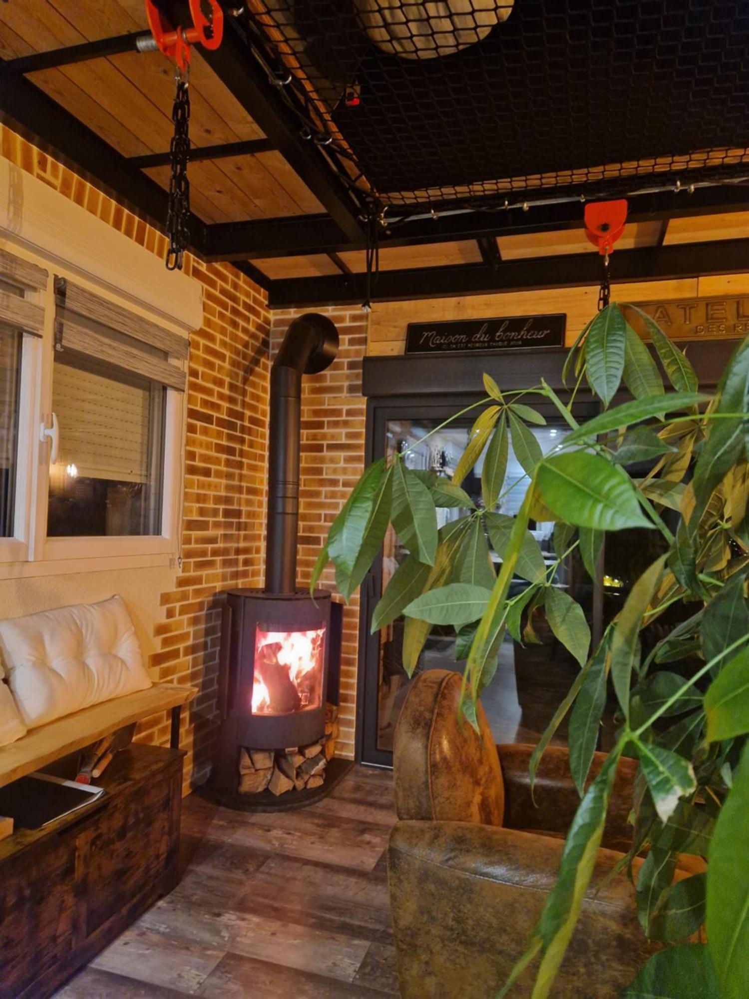 Chalet Industriel Avec Filet Et Spa Sorigny Εξωτερικό φωτογραφία