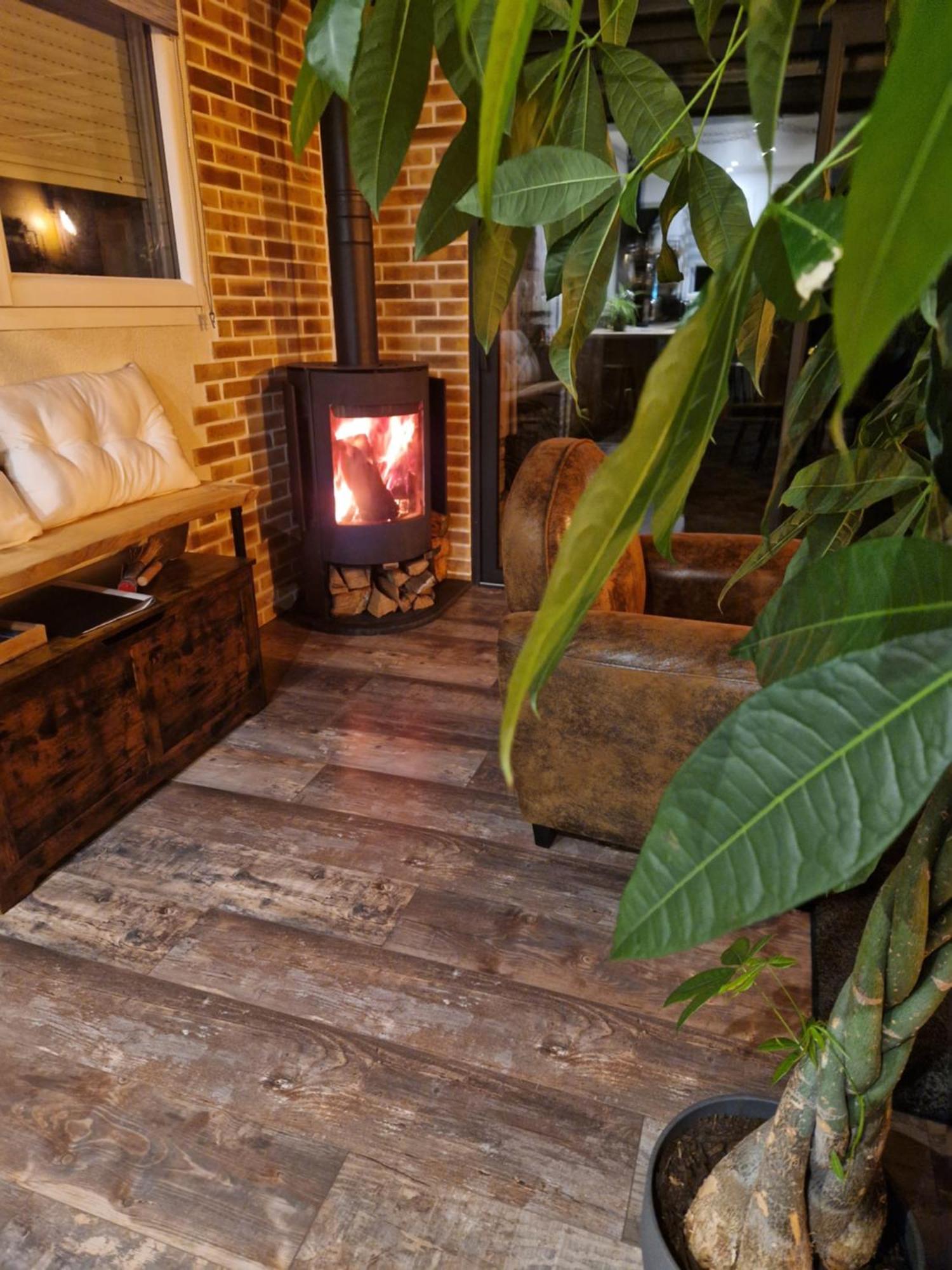 Chalet Industriel Avec Filet Et Spa Sorigny Εξωτερικό φωτογραφία